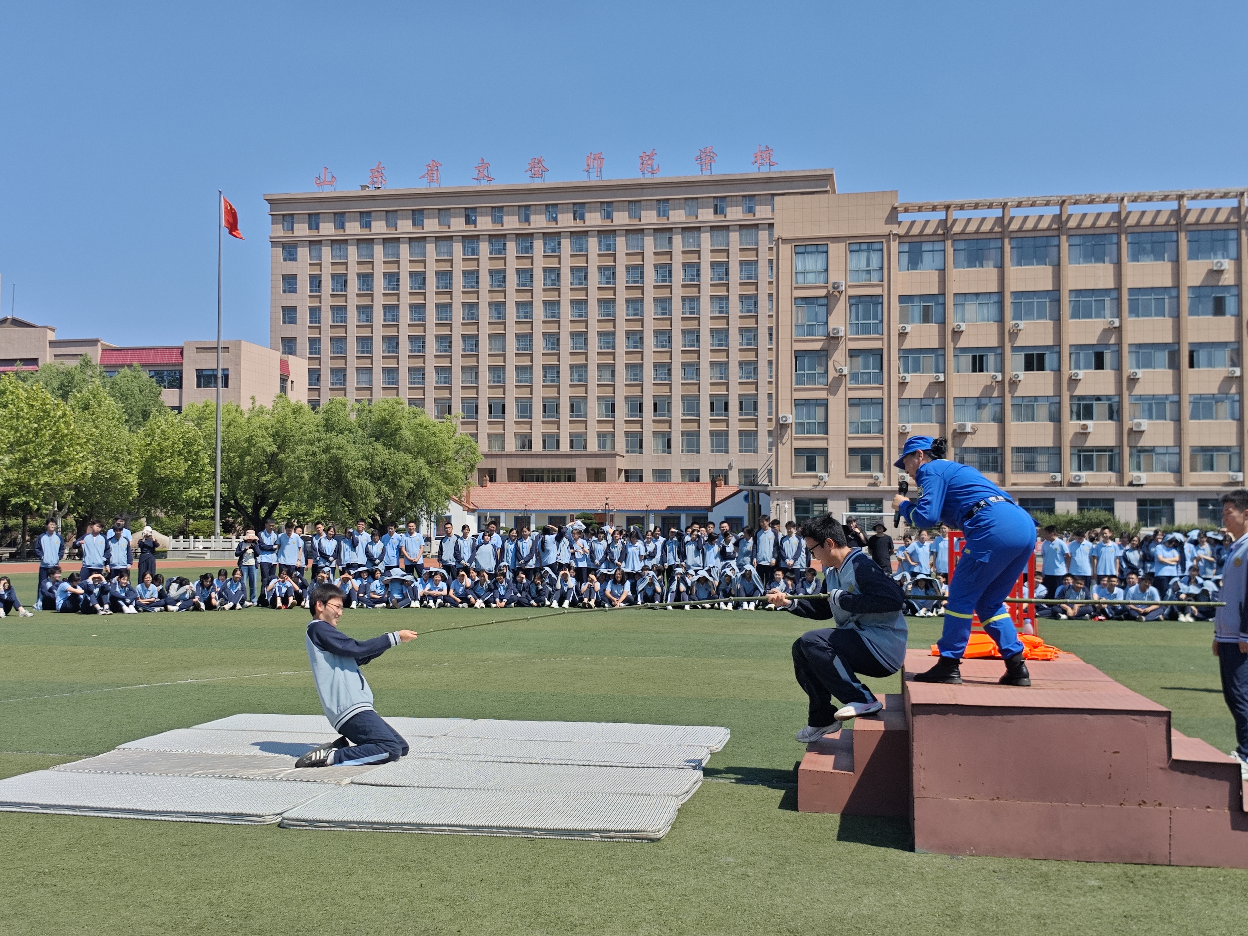 实景演练防溺水，织密安全防护网——我校开展防溺水安全应急演练活动